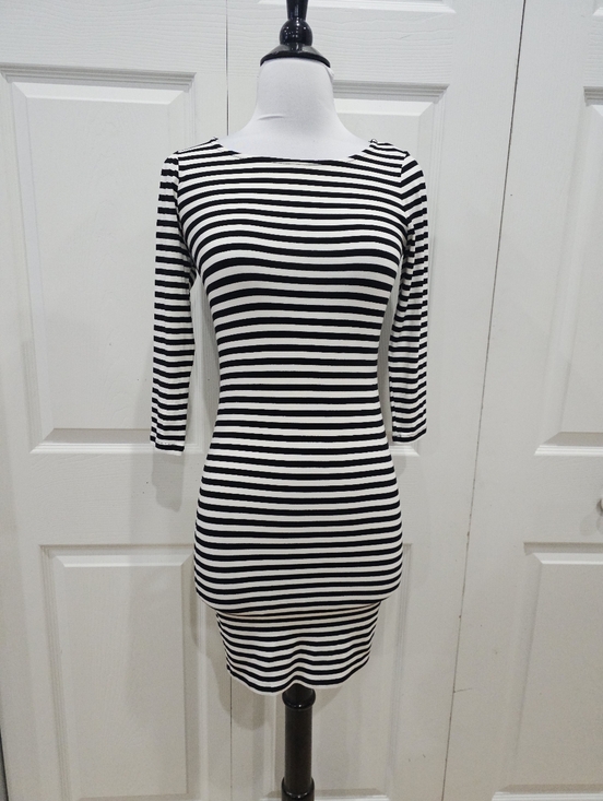 Forever 21 Dresses & Skirts - Forever 21 Black & White Striped Bodycon 3/4 Sleeve Basic Stretchy Dress S